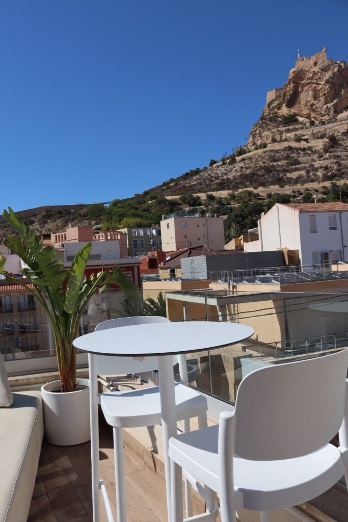 Taburetes y Mesas alta terraza