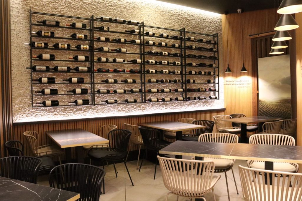 Muebles de interior para hosteler&iacute;a 2025