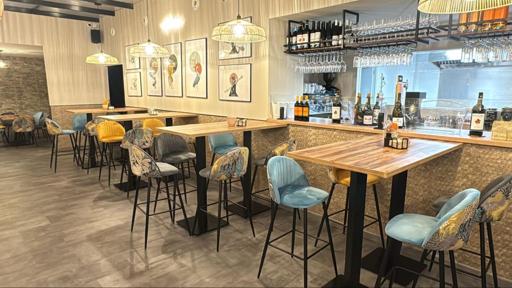 Muebles de interior para hosteler&iacute;a 2025