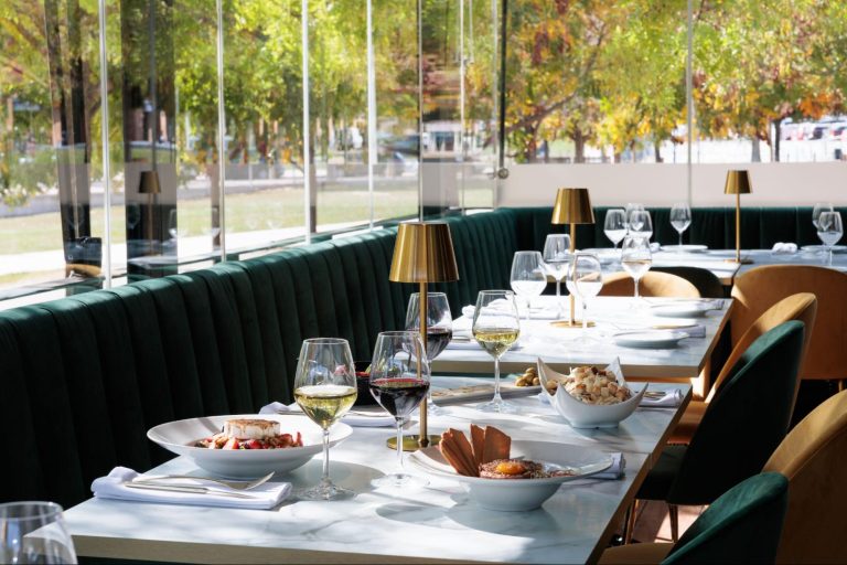 Muebles para hostelería Tendencias 2025