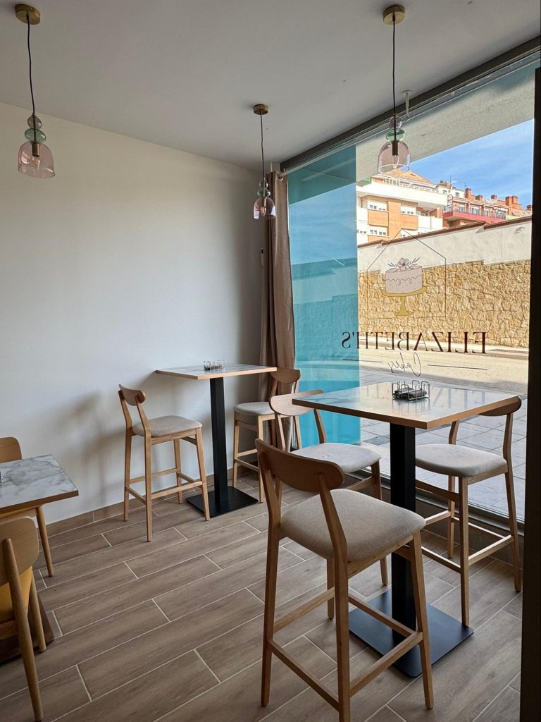 Muebles de interior para hosteler&iacute;a 2025